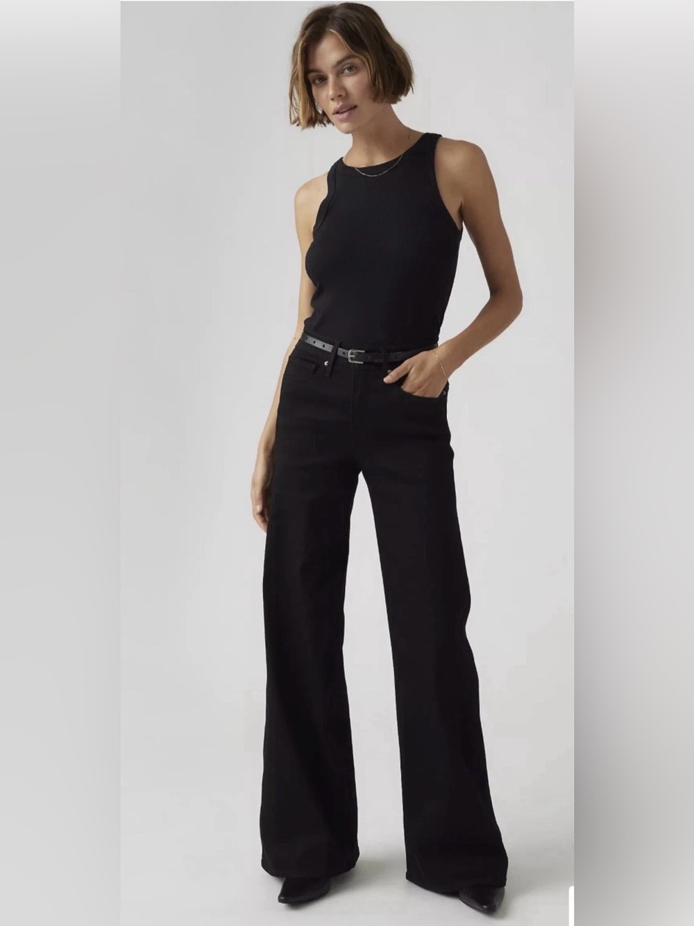 Women's Levi's black Shaping Wide Leg size29" waist 32" inseam